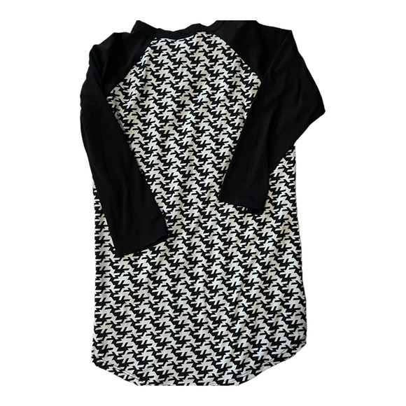 LaLaRoe Randy Women's Raglan Baseball Tee Black Geometric Women's Size XS 2-4 - Picture 2 of 7
